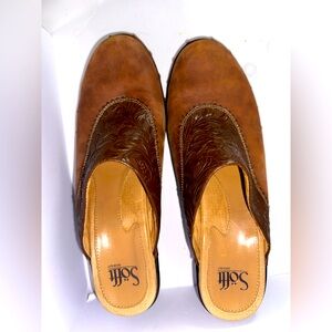 EUC SOFFT Leather Studded Floral Slip On Mule  - 9.5 (one chip‎ on side of shoe)